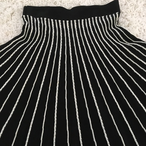 NECESSARY OBJECTS Fun and Flirty Skirt - Size S - Picture 3 of 7